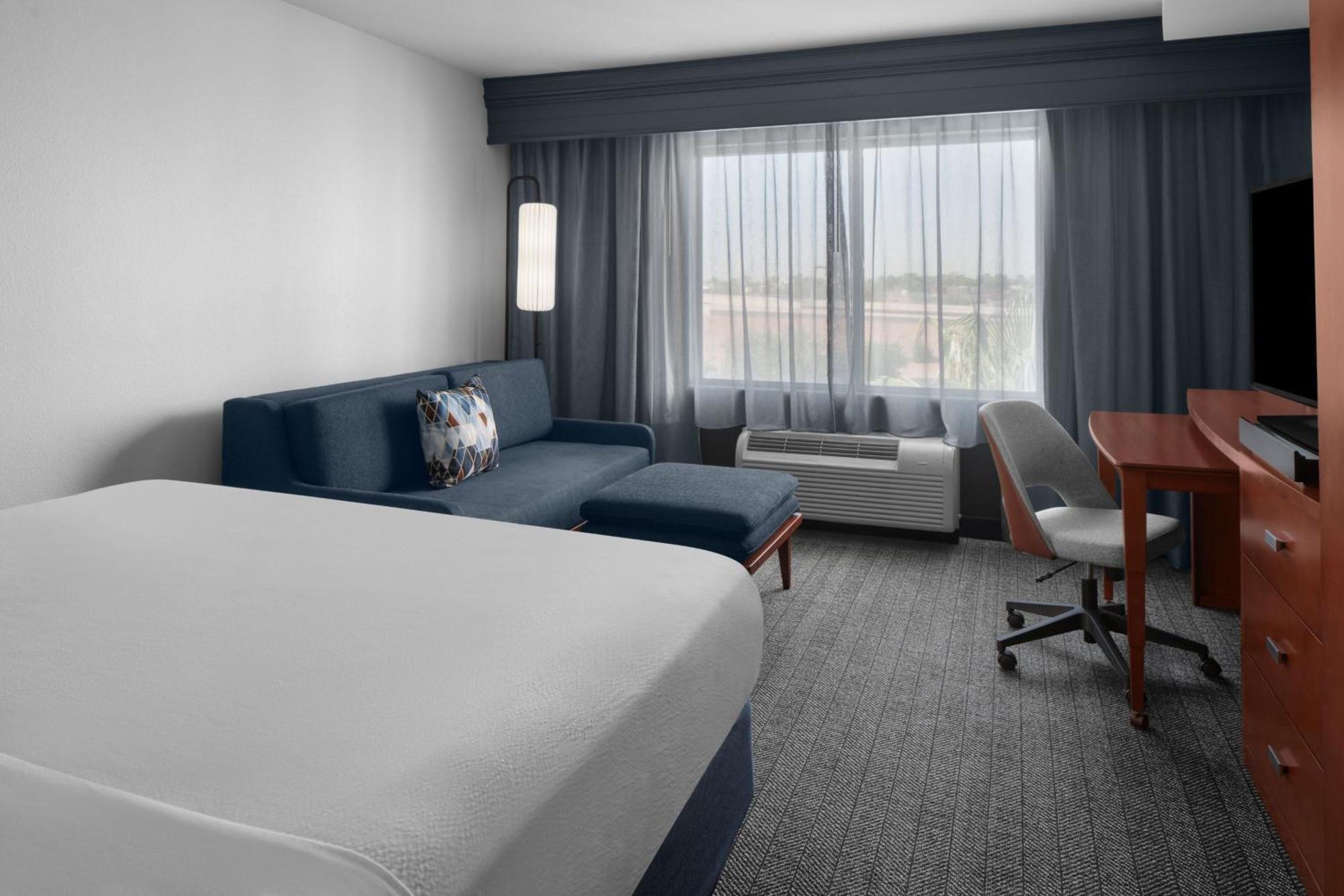 Courtyard By Marriott Phoenix West/Avondale Exterior photo